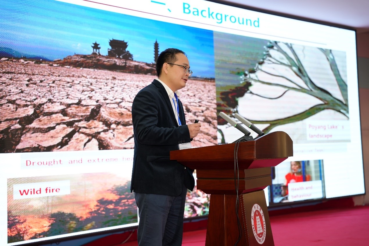 河南大学董冠鹏教授作大会报告.jpg 河南大学董冠鹏教授作大会报告.jpg