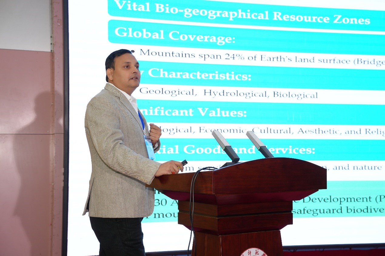 印度德里大学Prabuddh Kumar MISHRA副教授作大会报告.jpg 印度德里大学Prabuddh Kumar MISHRA副教授作大会报告.jpg