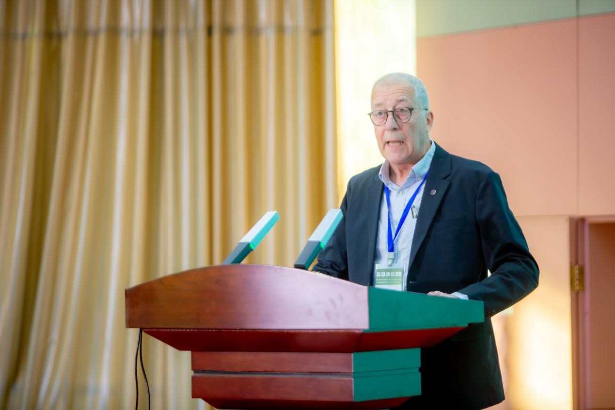 国际地理联合会前主席Michael MEADOWS教授致辞.jpg 国际地理联合会前主席Michael MEADOWS教授致辞.jpg