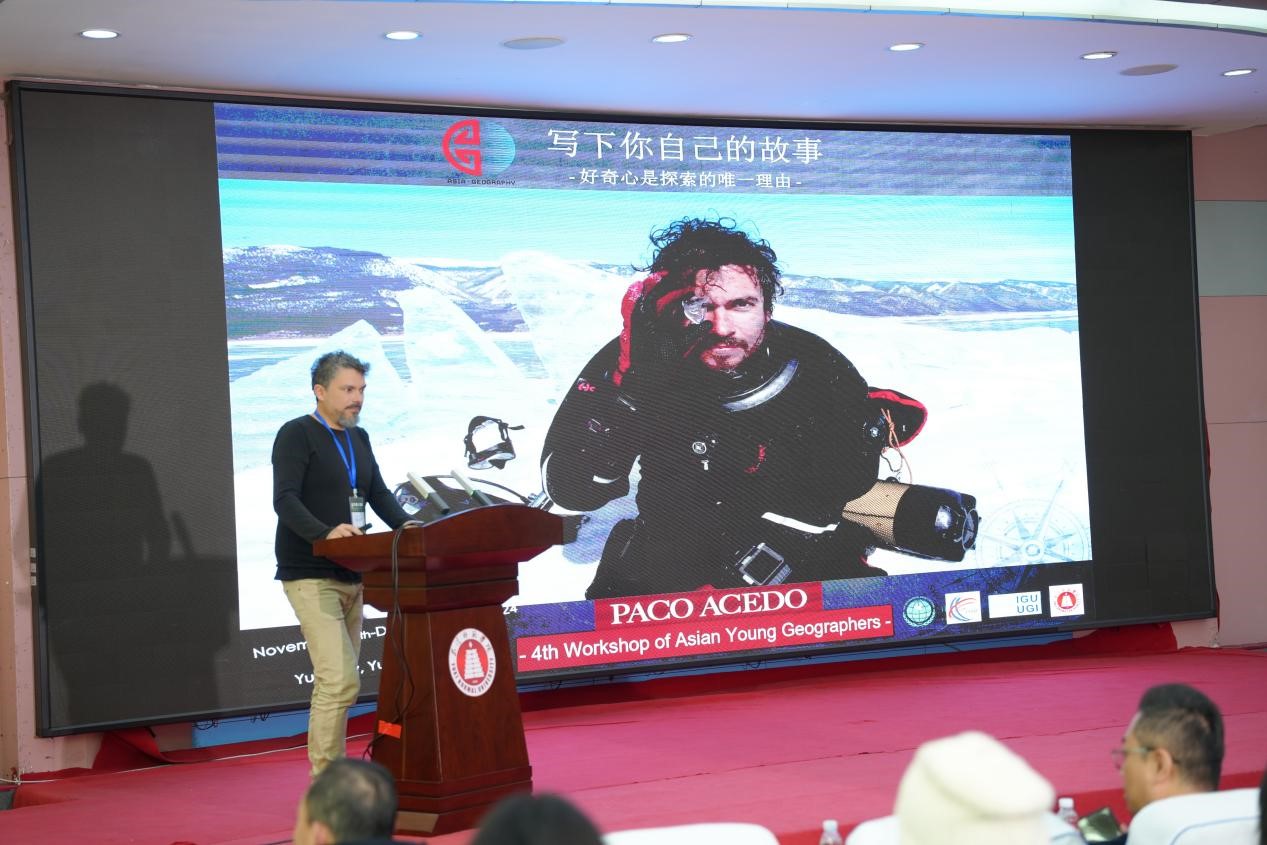 纪录片制片人、探险家Paco ACEDO先生作科普报告.jpg
